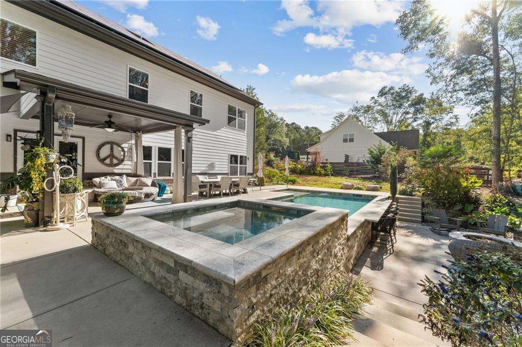 107 Crown LN