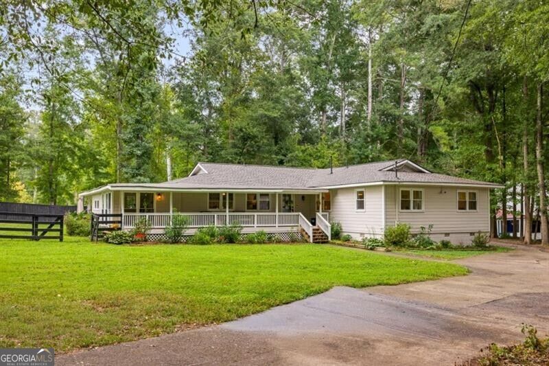 Photo of 285 Air Acres Way, Woodstock, GA 30188 (MLS # 10843266)