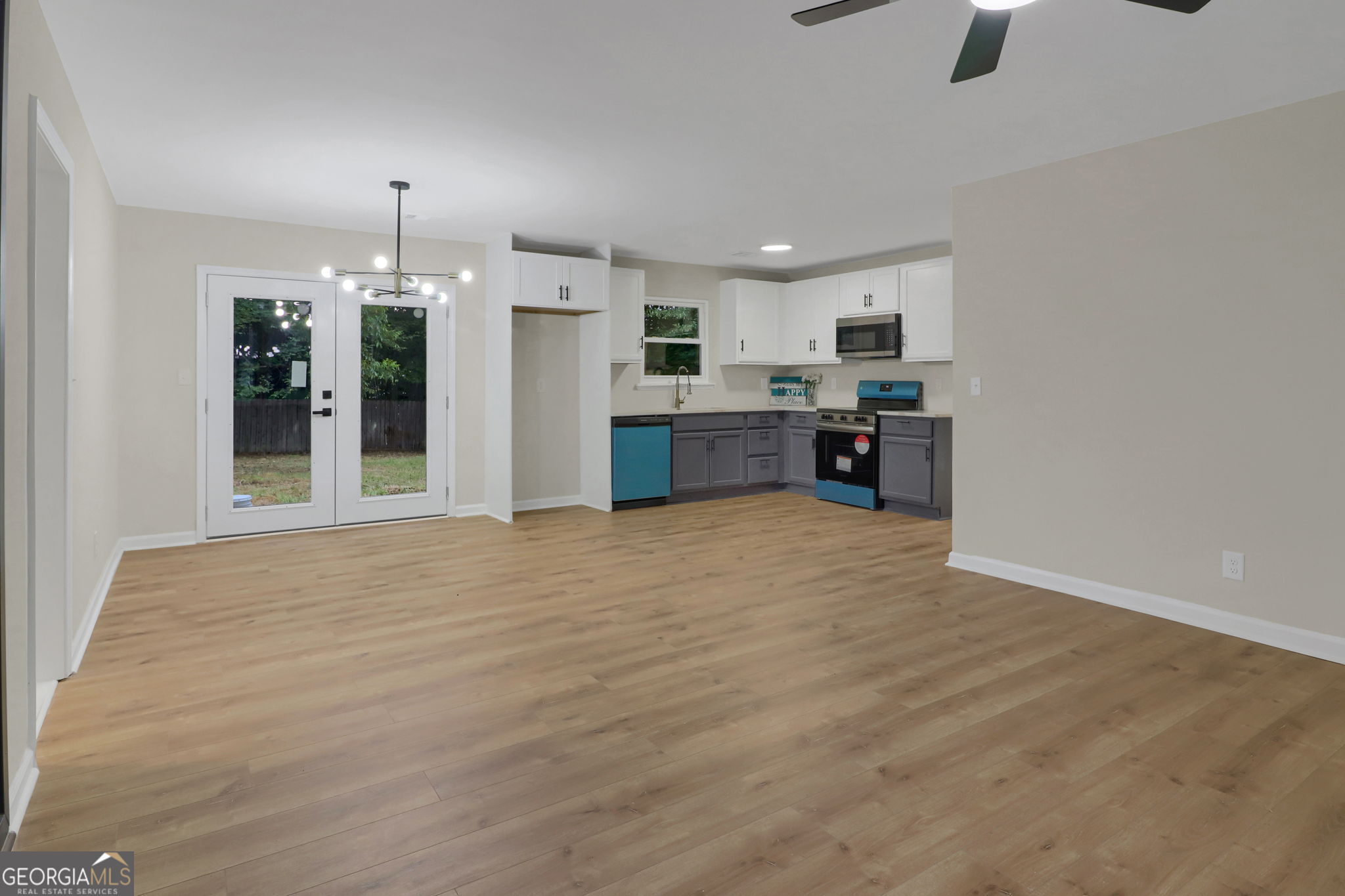 8824 E Bourne