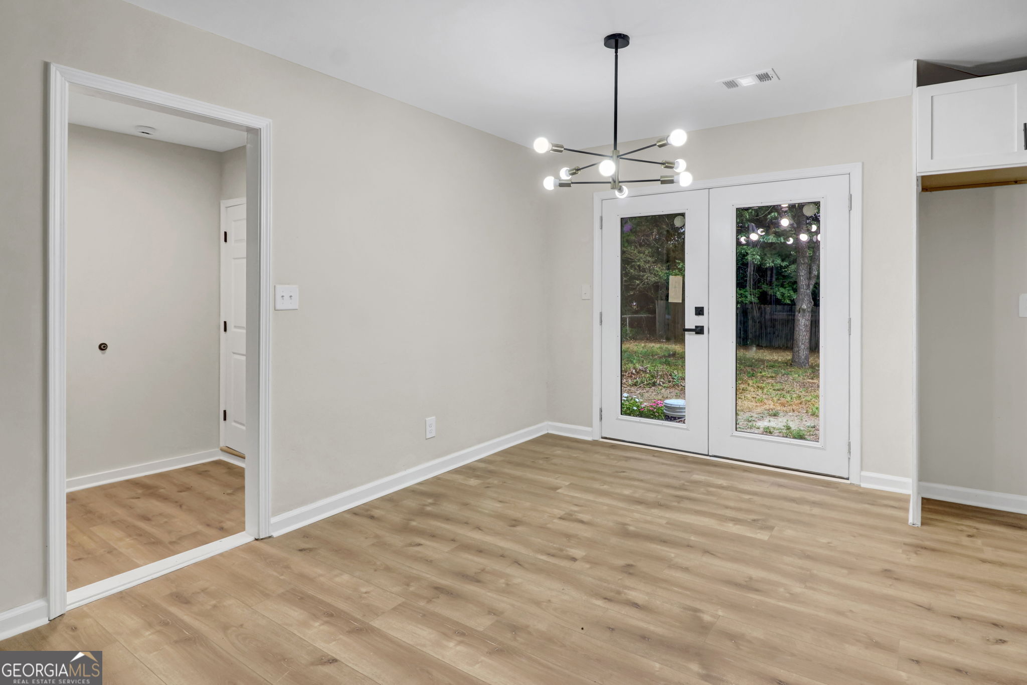 8824 E Bourne