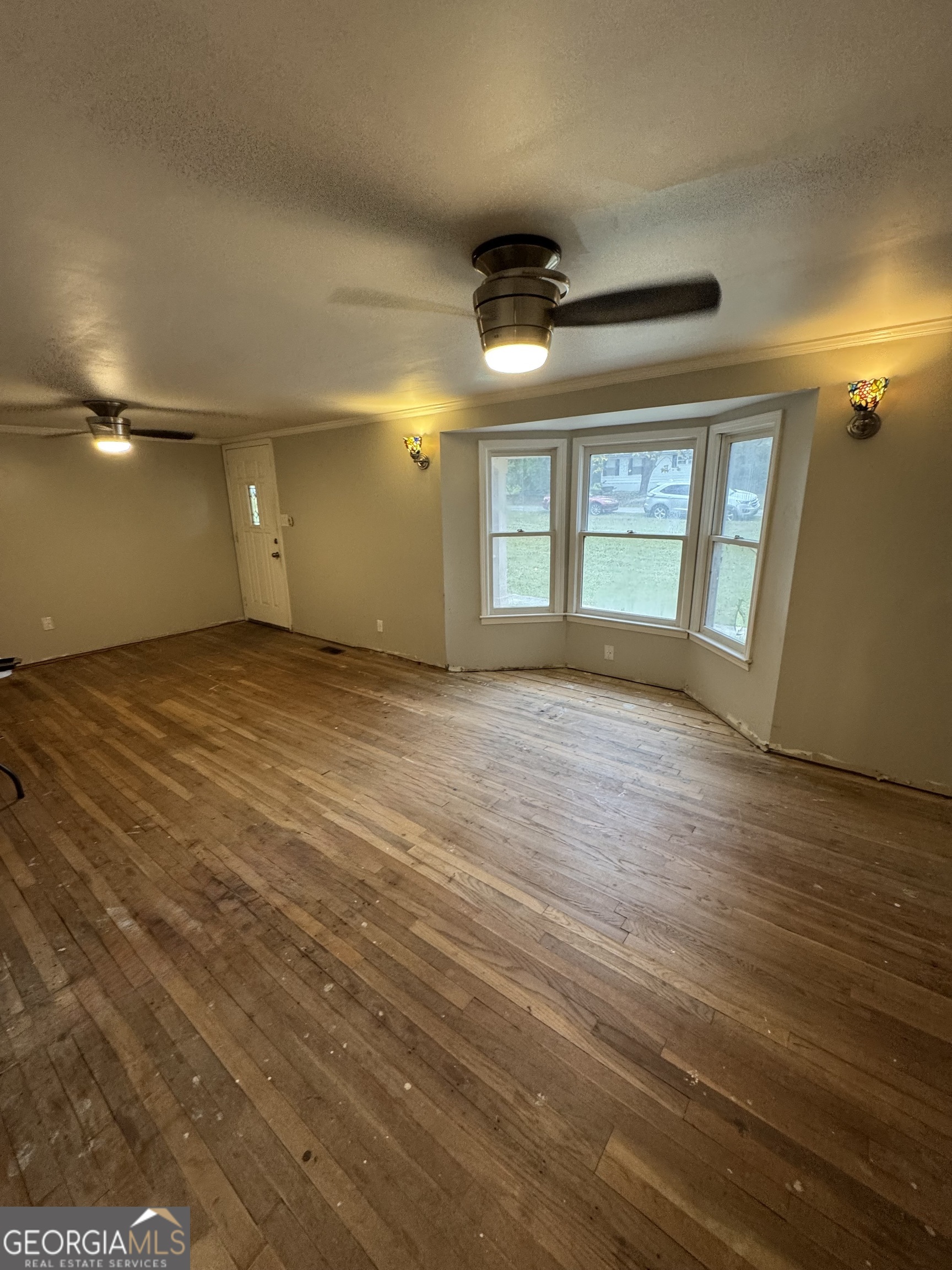 121 Elm ST