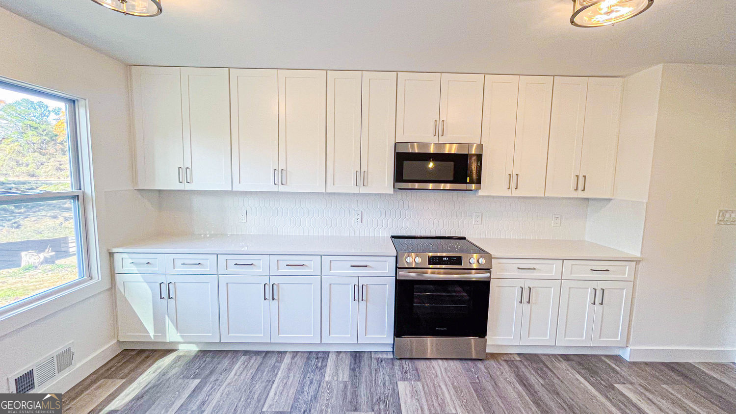 Suwanee, Georgia 30024, United States, 5 Bedrooms Bedrooms, ,3 BathroomsBathrooms,Residential,Active,252064