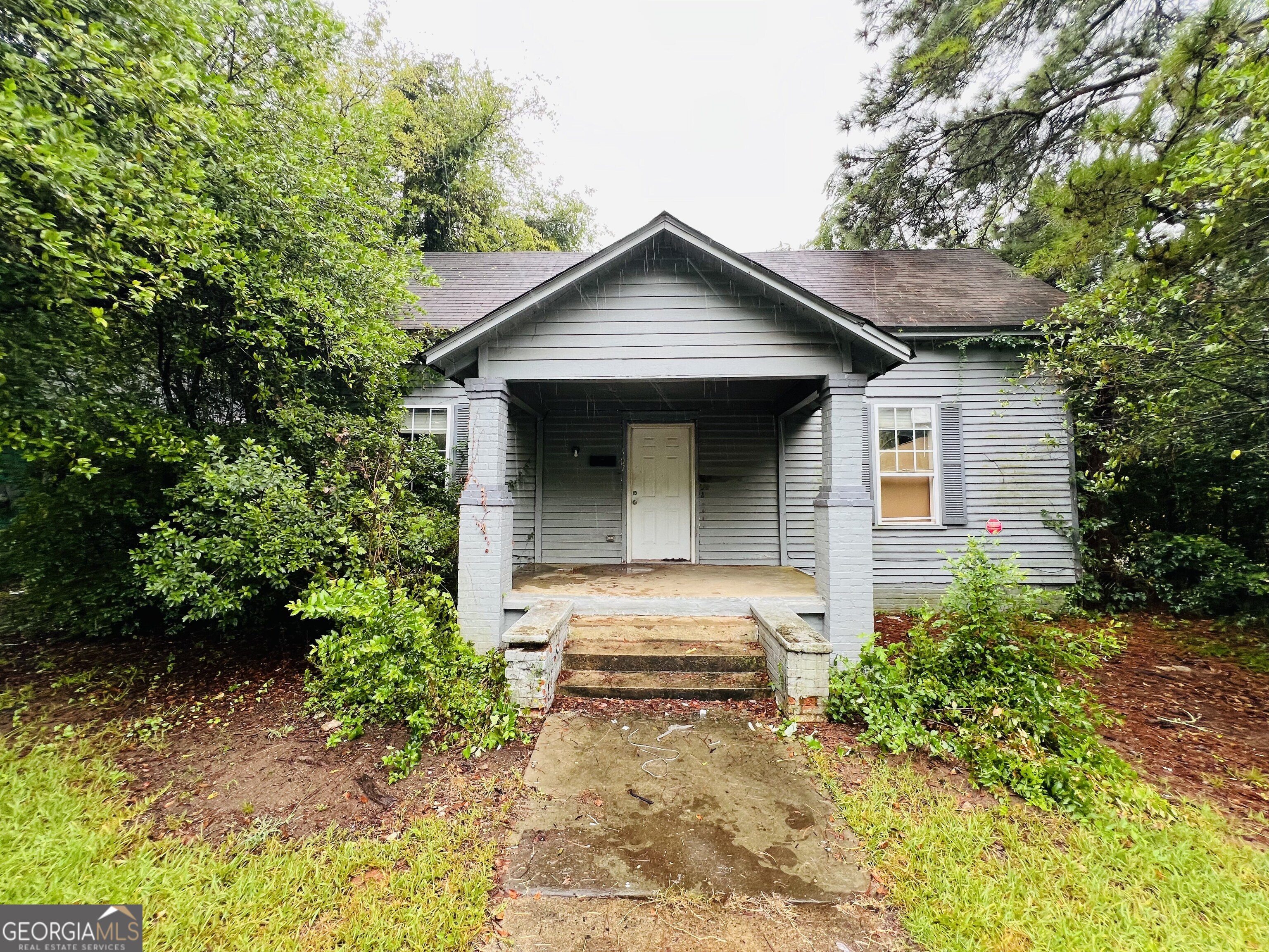 In 1890, as the Eiffel Tower reached its heights, Macon was also on the rise, witnessing its own wave of innovation. This classic gem, built in the heart of the Gilded Age, stands as a timeless testament to craftsmanship and character. Minutes from downtown, you'll be painting the town rouge as you breathe new life into this home and restore it to its former glory, a piece of history brimming with modern possibilities. As the French would say, il a beaucoup de potentiel.