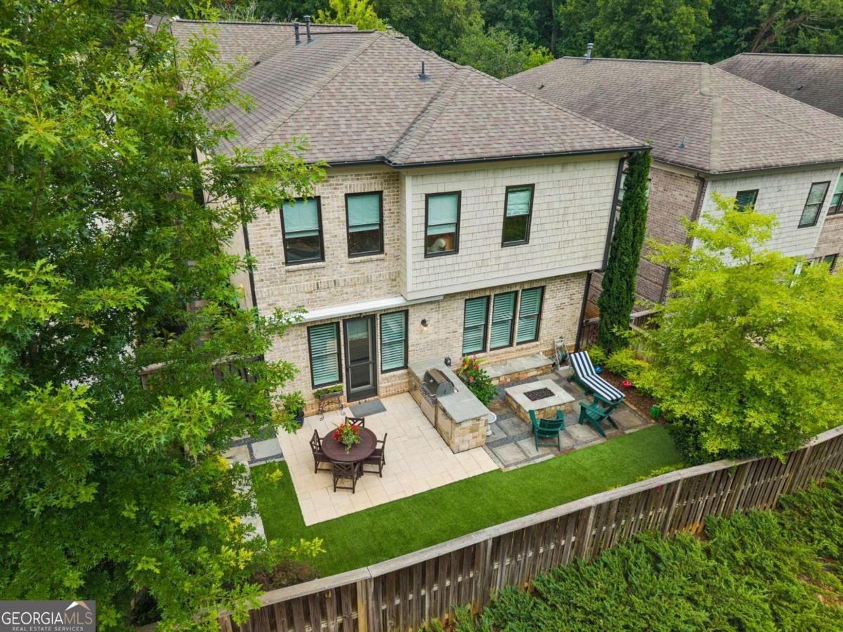 1122 Blackshear DR