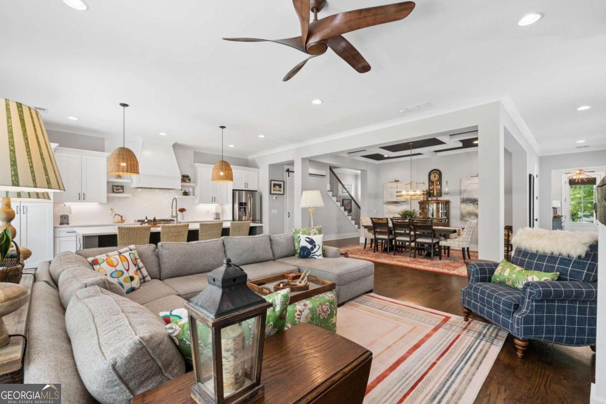 1122 Blackshear DR