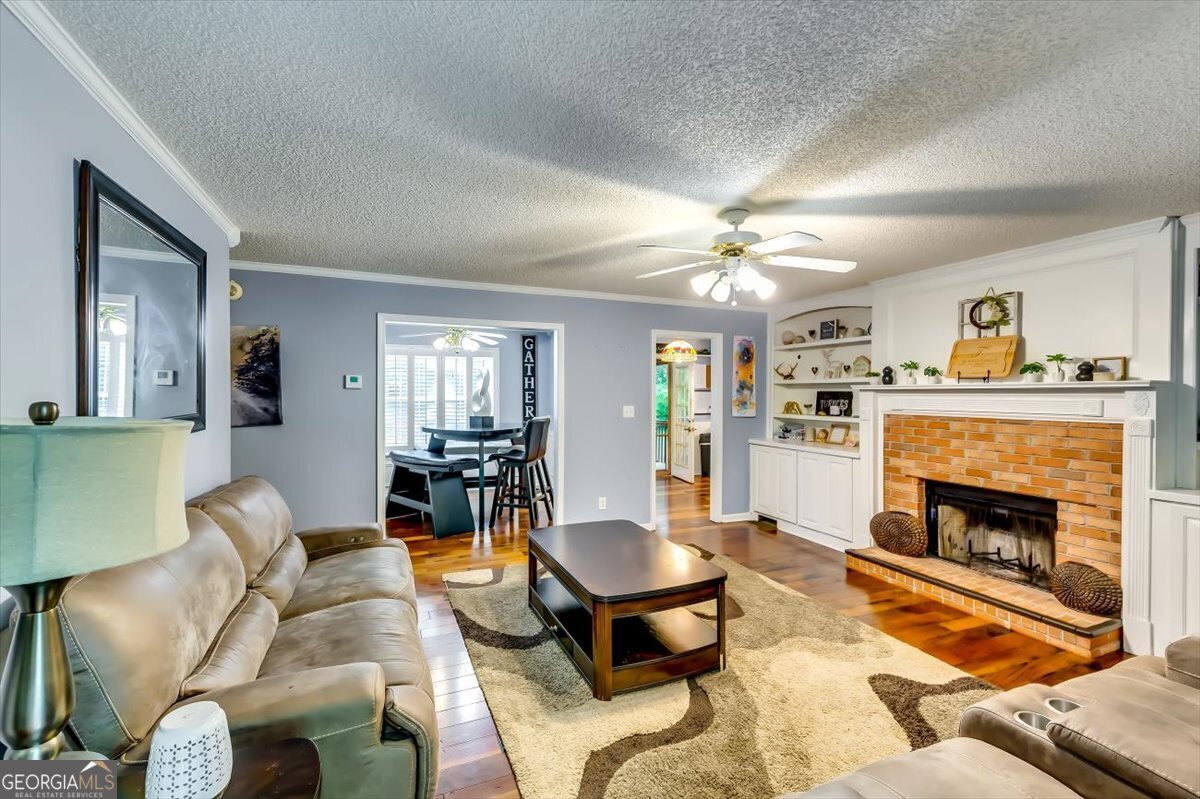 2200 E Lake RD