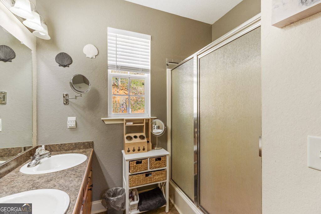 Cullowhee, North Carolina 28723, United States, 3 Bedrooms Bedrooms, ,3 BathroomsBathrooms,Residential,Active,189228