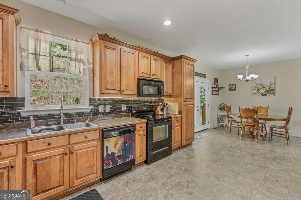 Cullowhee, North Carolina 28723, United States, 3 Bedrooms Bedrooms, ,3 BathroomsBathrooms,Residential,Active,189228