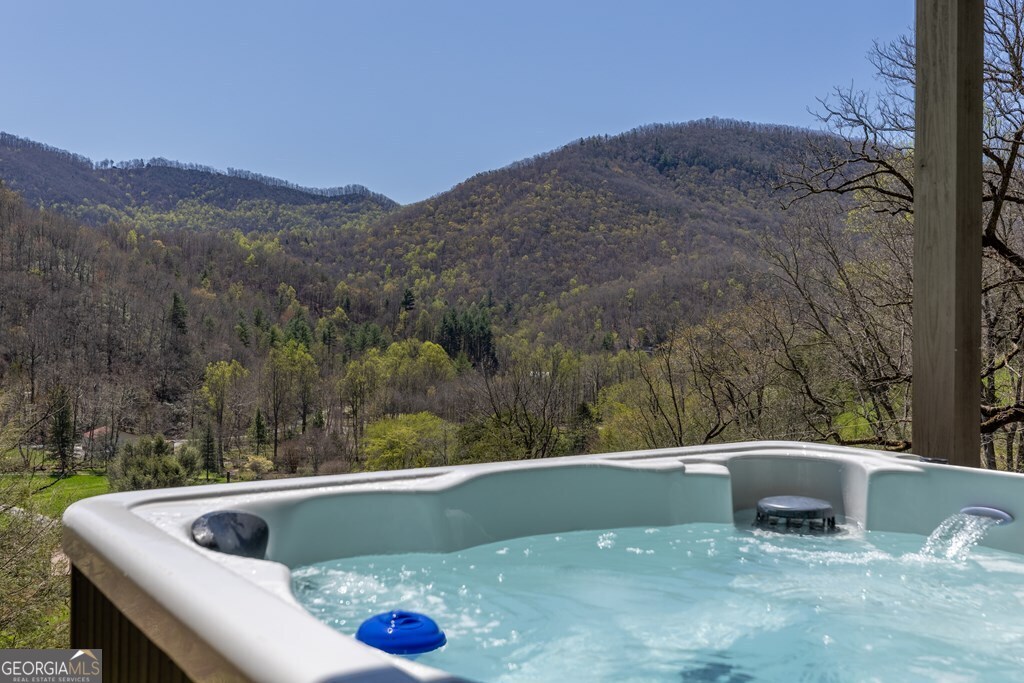 Cullowhee, North Carolina 28723, United States, 3 Bedrooms Bedrooms, ,3 BathroomsBathrooms,Residential,Active,189228