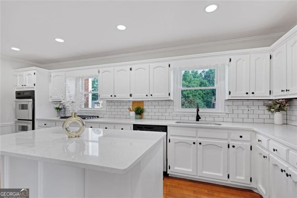 Photo of 2462 CHIMNEY TOP Ln, Snellville, GA 30078 (MLS # 10651520)