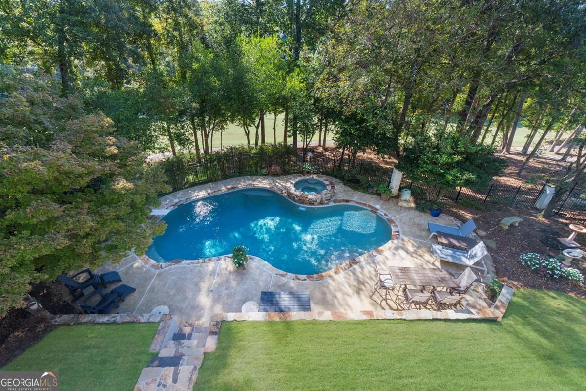 7025 Blackthorn LN