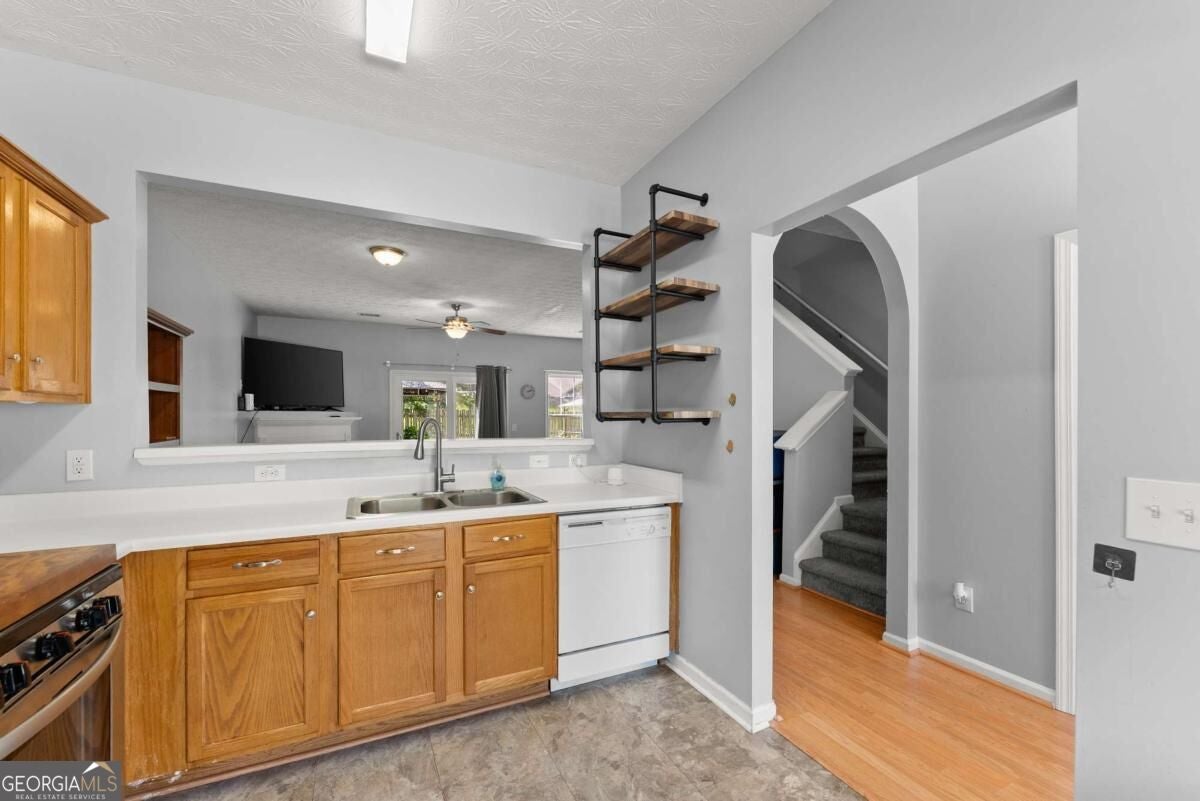 268 Pearl Chambers DR
