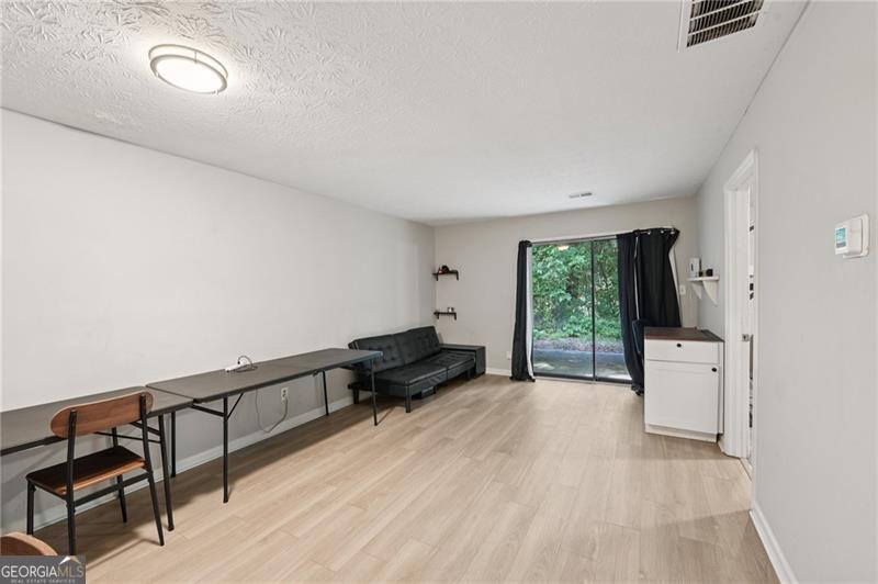 3943 Henry CT