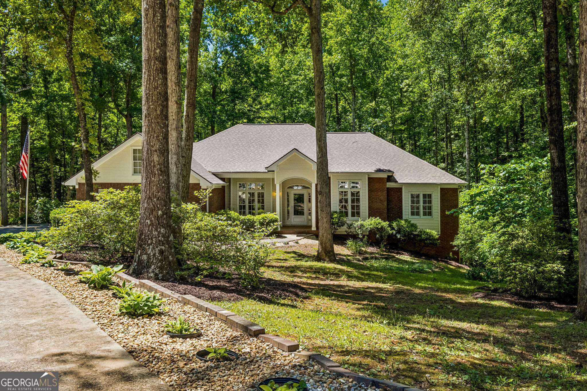 1072 Regency Park DR