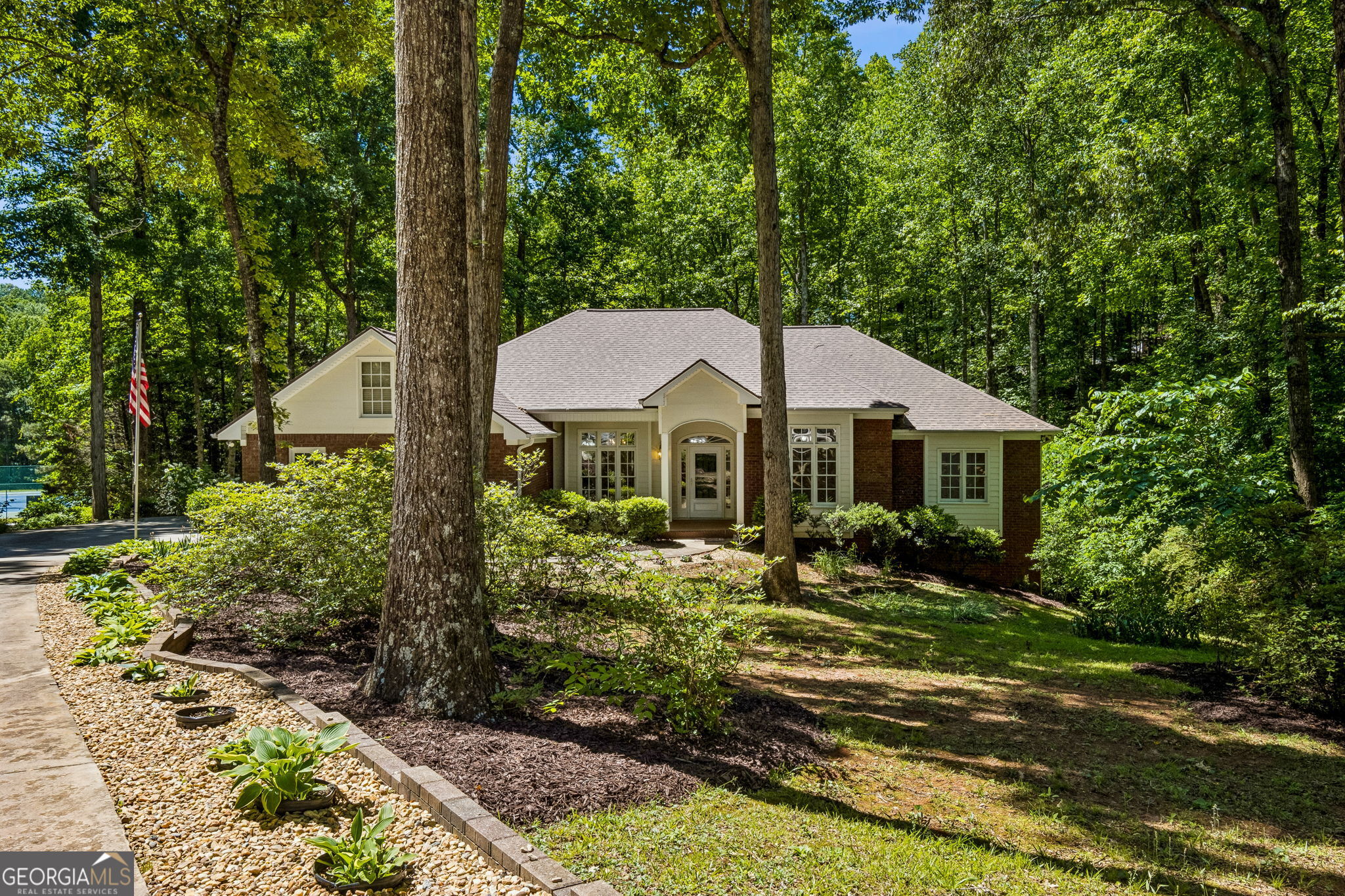 1072 Regency Park DR