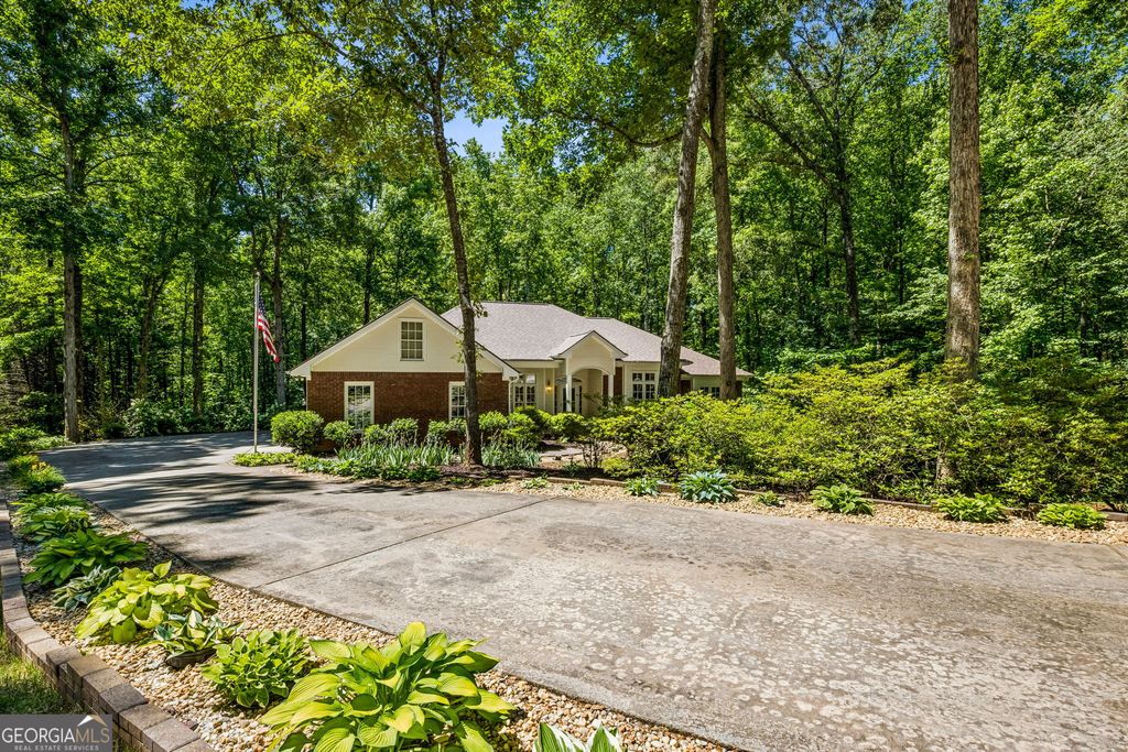 Photo of 1072 Regency Park Drive, Braselton, GA 30517 (MLS # 10765906)