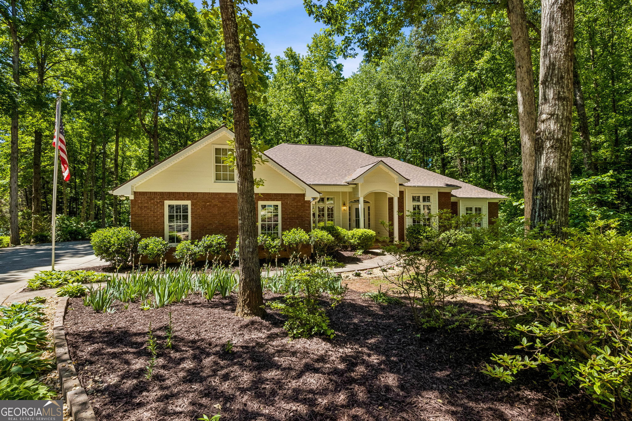 1072 Regency Park DR
