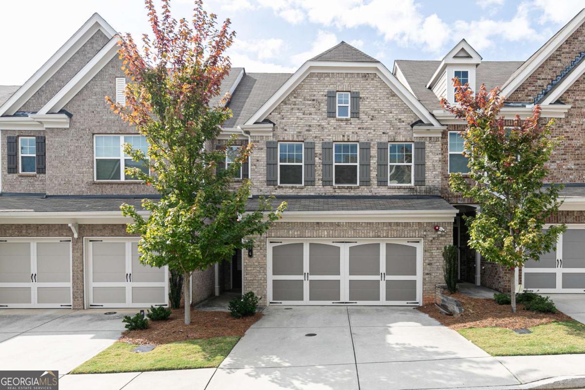 Absolutely gorgeous 3 bedroom, 2.5 bath townhouse in sought after Promenade community located near the Marietta Square. This Home shows like new. Built in 2019. A must see! Community offers pool and clubhouse. Close to shopping, restaurants and more!