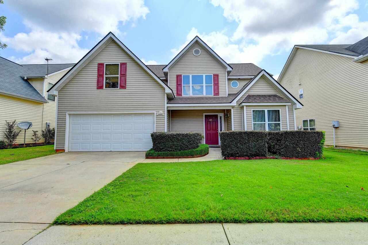 Perfect move in ready home! Hardwood Floors on main. Modern kitchen with granite counter tops overlooking family room featuring built in book cases and fireplace. Separate dinning room. Large owners suite with vaulted ceilings, shower/tub combo with whirlpool. Double paned windows and much more. Great schools, close to family entertainment walkable paths from your home to Lenora Park featuring 18-hole Disc Golf course, dog park, biking and walking trails, baseball fields, indoor basketball courts, football fields, pavilions and grills, fishing lake, playgrounds, resort style swimming pool. Close to restaurants and shopping.