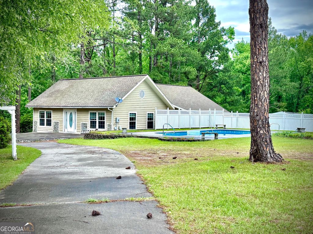 Photo of 87 Georgia Avenue, Adrian, GA 31002 (MLS # 10761422)