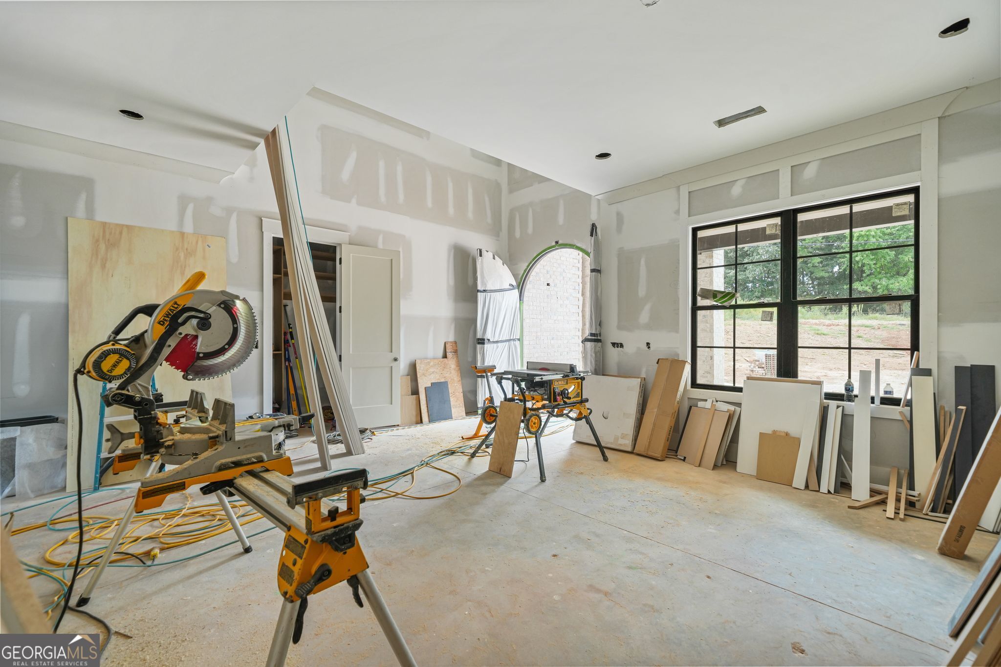 The Manor at Smithtown - Residential