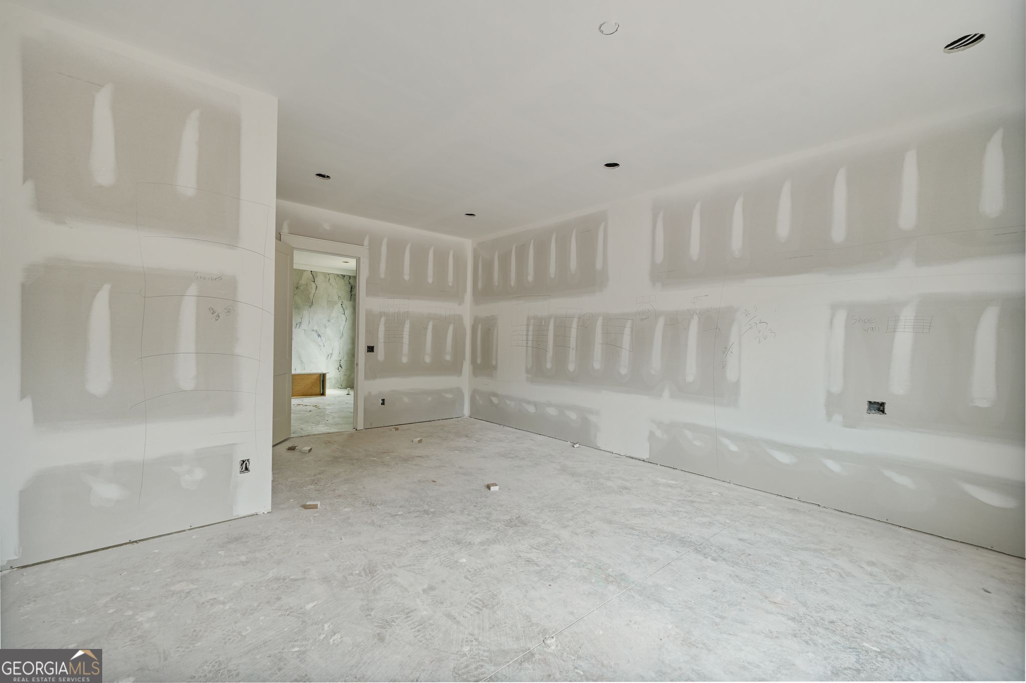 The Manor at Smithtown - Residential