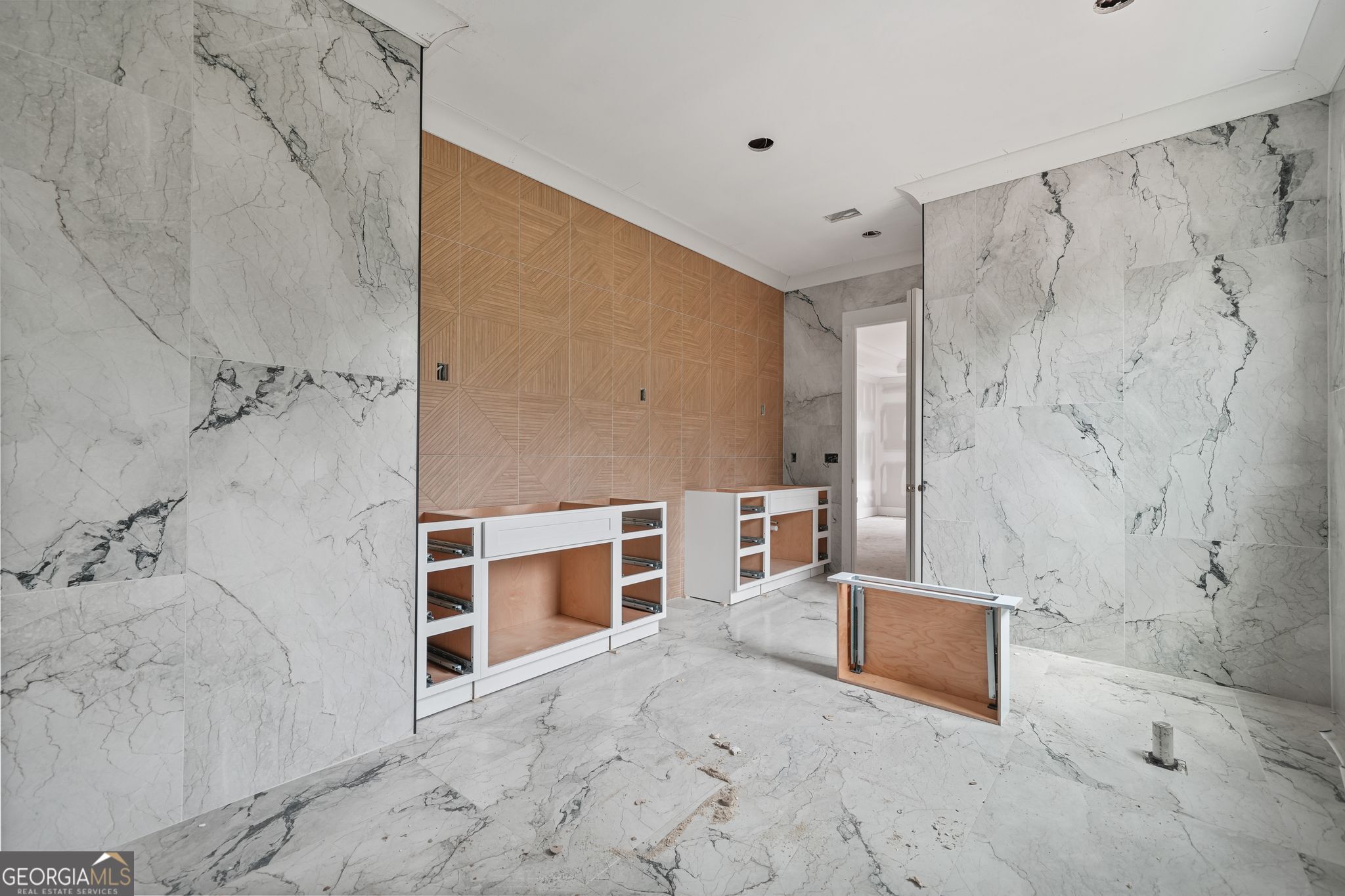 The Manor at Smithtown - Residential