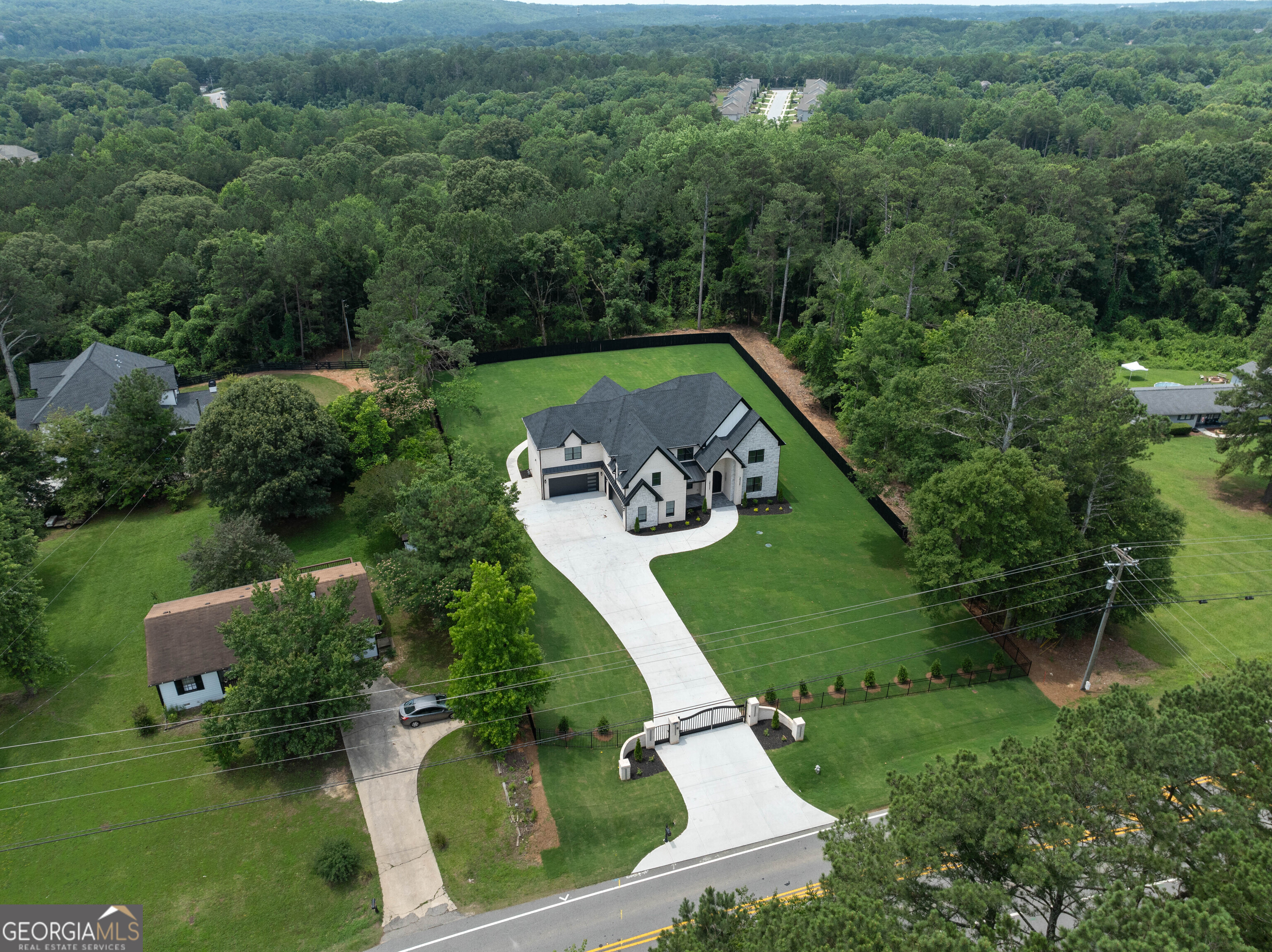 The Manor at Smithtown - Residential