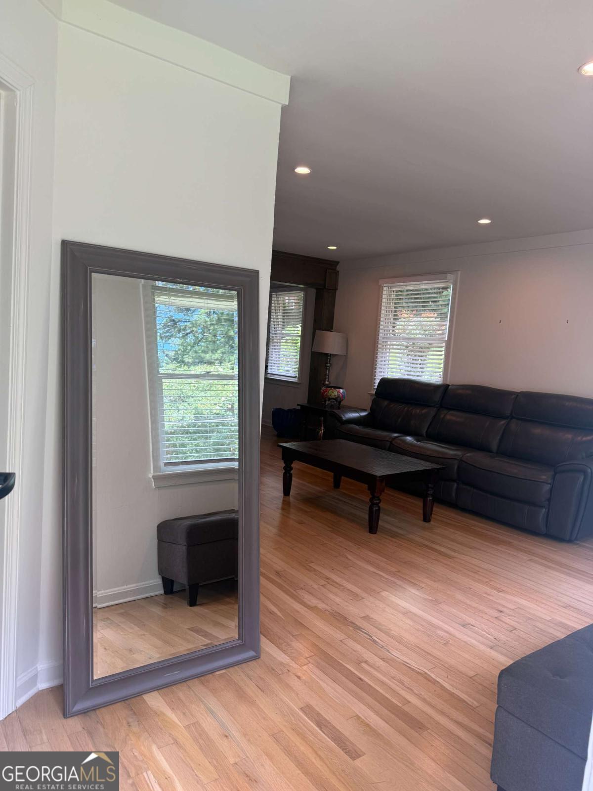 1973 W Lakeside DR