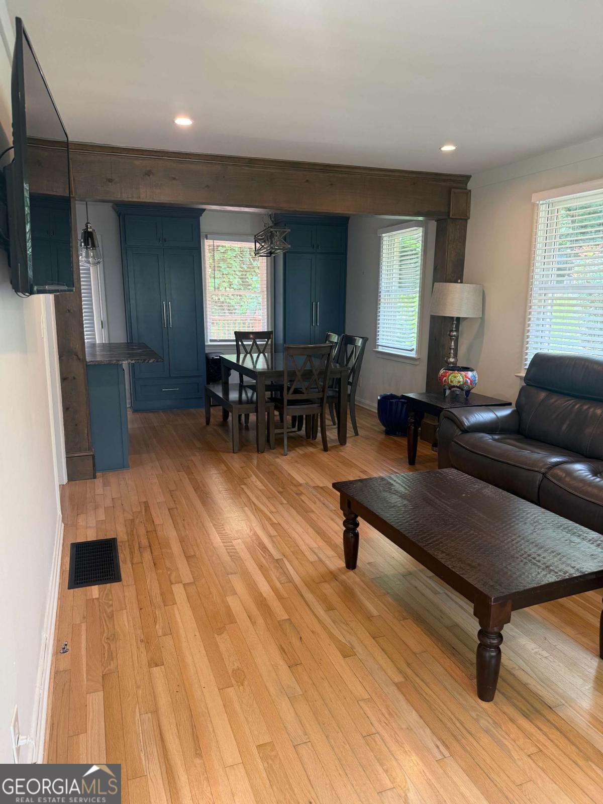 1973 W Lakeside DR