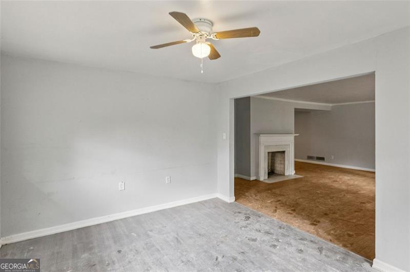 969 MOUNT AIRY DR SW