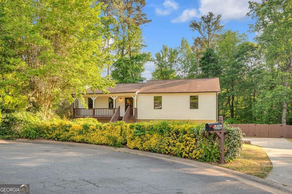 Photo of 2510 Derek Drive SW, Marietta, GA 30064 (MLS # 10741201)