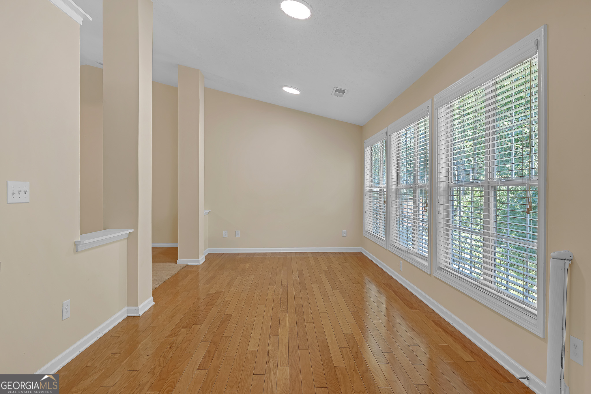 1925 Cedar Walk LN