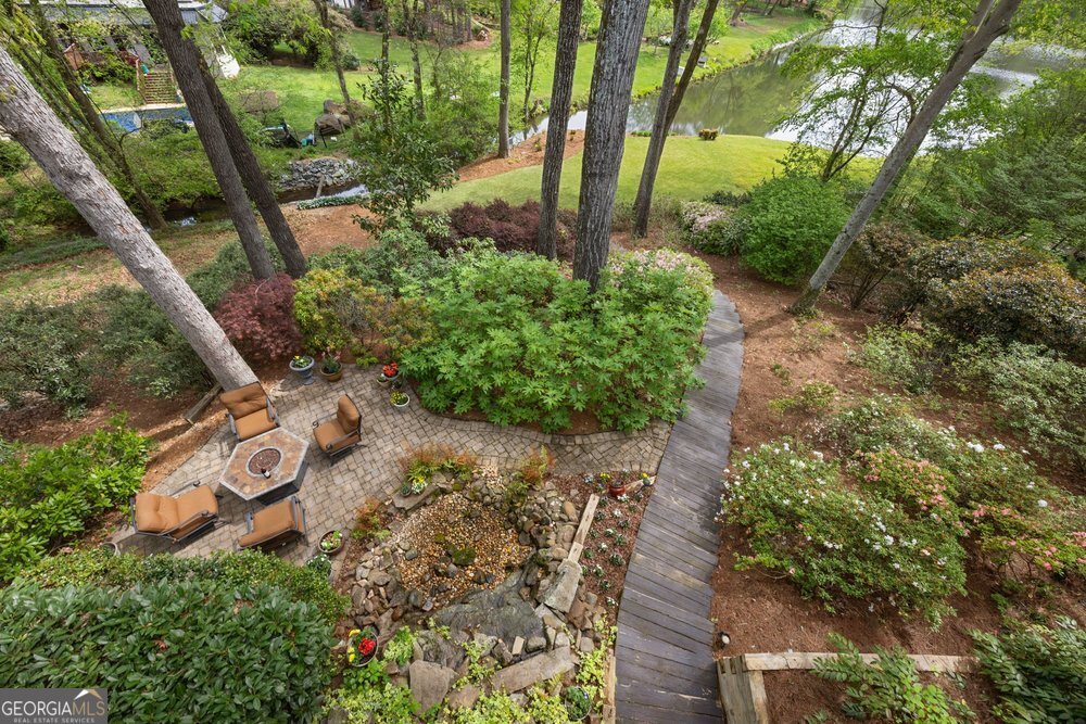 210 Lakeside DR NW