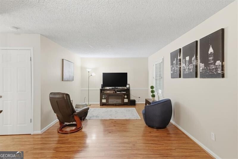 225 Triumph DR NW
