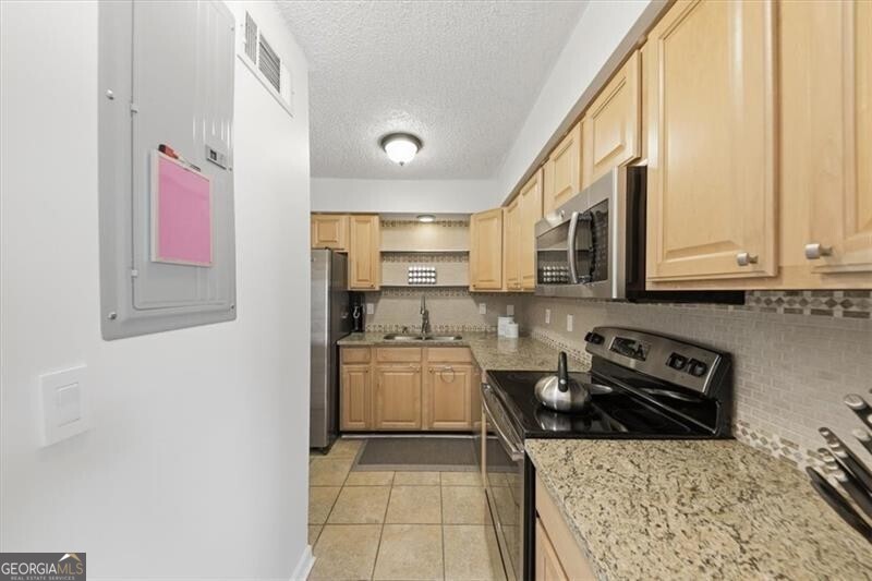 225 Triumph DR NW