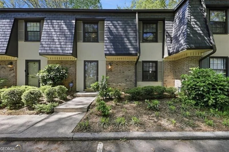 225 Triumph Drive NW