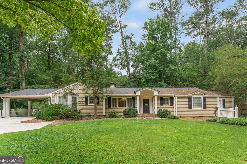 Photo of 2986 Mornington Drive NW, Atlanta, GA 30327 (MLS # 10820333)