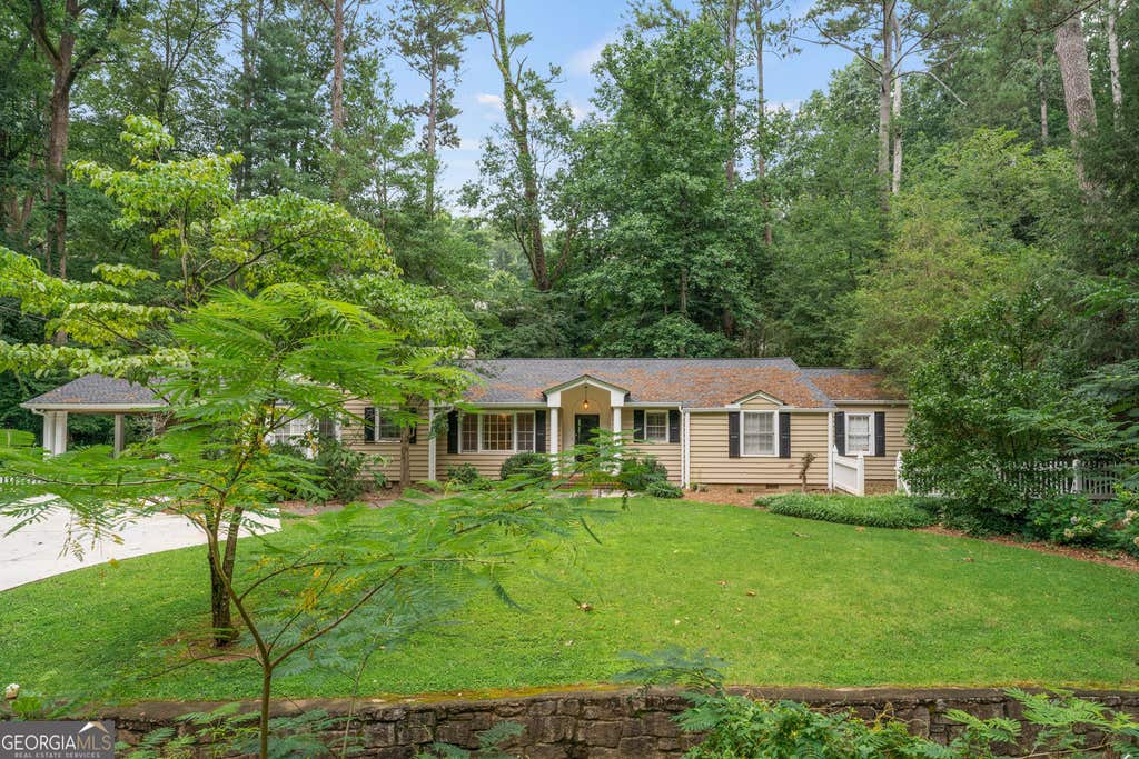 Photo of 2986 Mornington Drive NW, Atlanta, GA 30327 (MLS # 10820333)