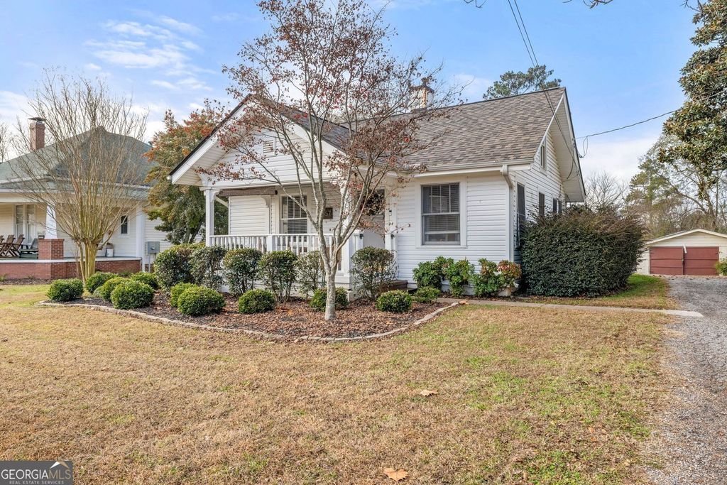 Photo of 1157 Riverside Drive, Gainesville, GA 30501 (MLS # 10660599)