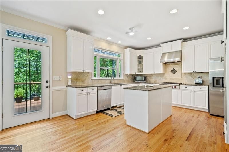 Sugar Hill, Georgia 30518, United States, 6 Bedrooms Bedrooms, ,5 BathroomsBathrooms,Residential,Active,125319