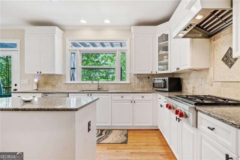 Sugar Hill, Georgia 30518, United States, 6 Bedrooms Bedrooms, ,5 BathroomsBathrooms,Residential,Active,125319