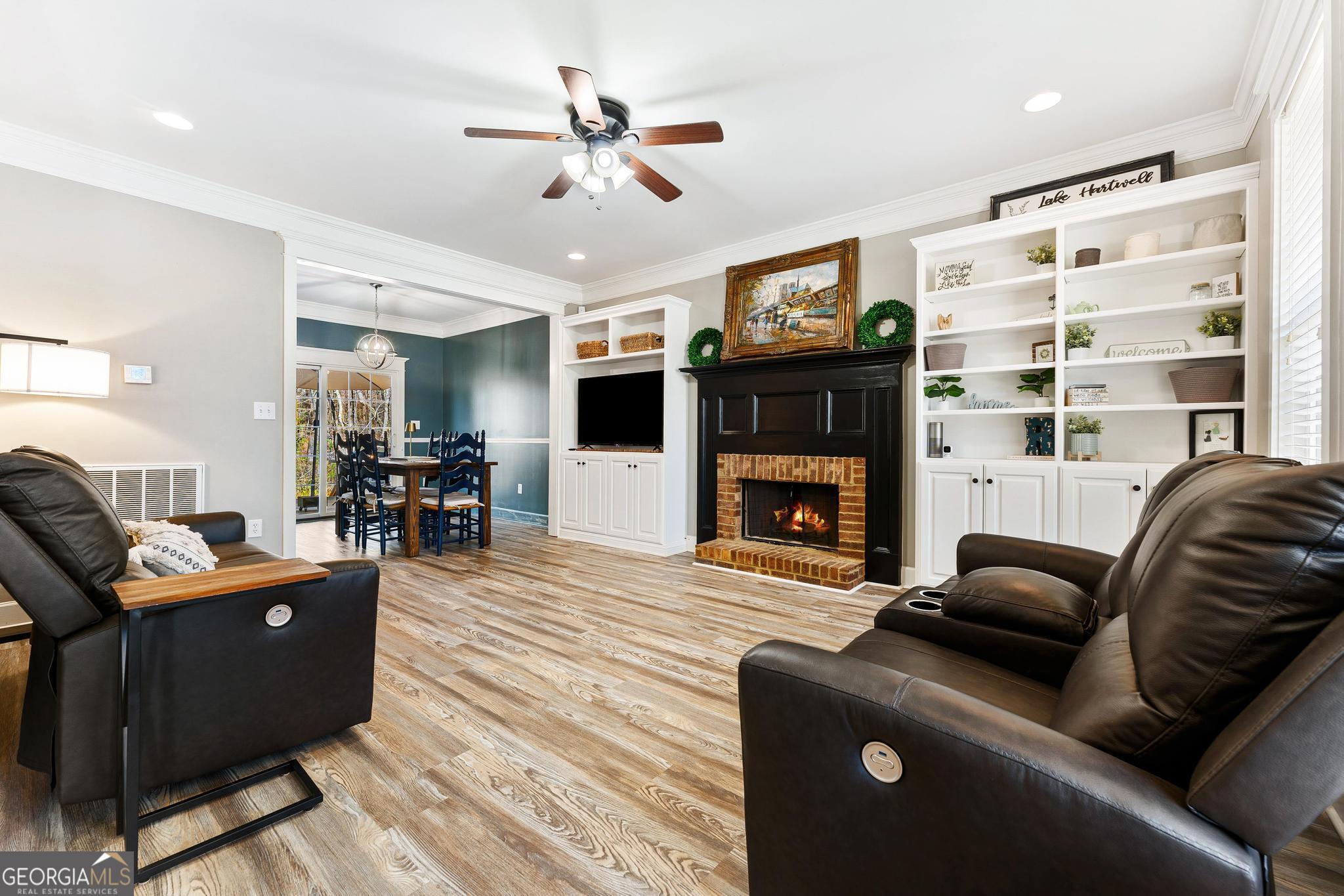 120 Queen CIR