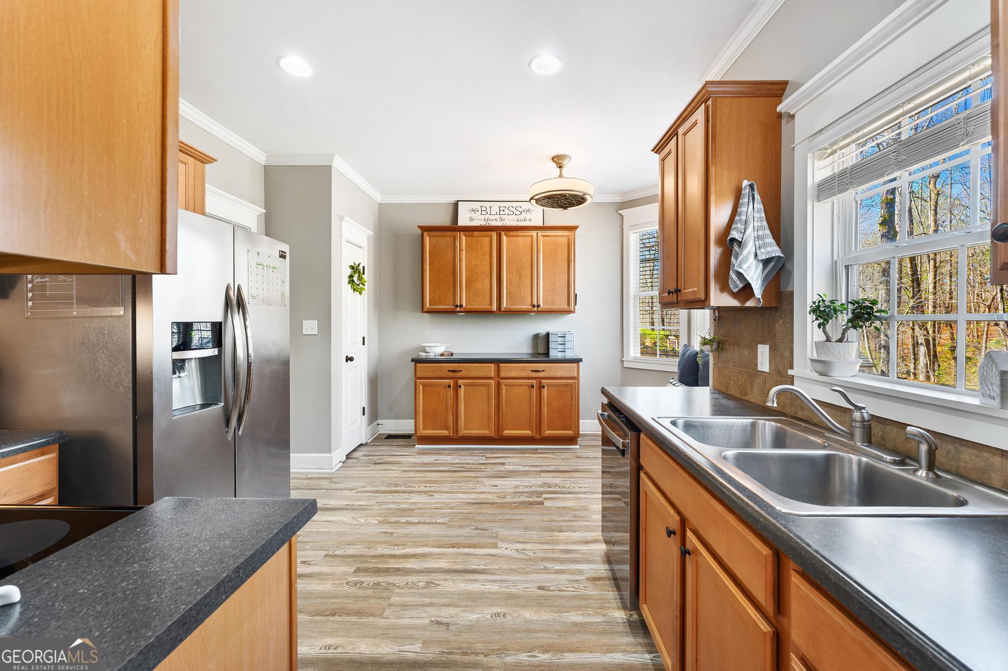 120 Queen CIR