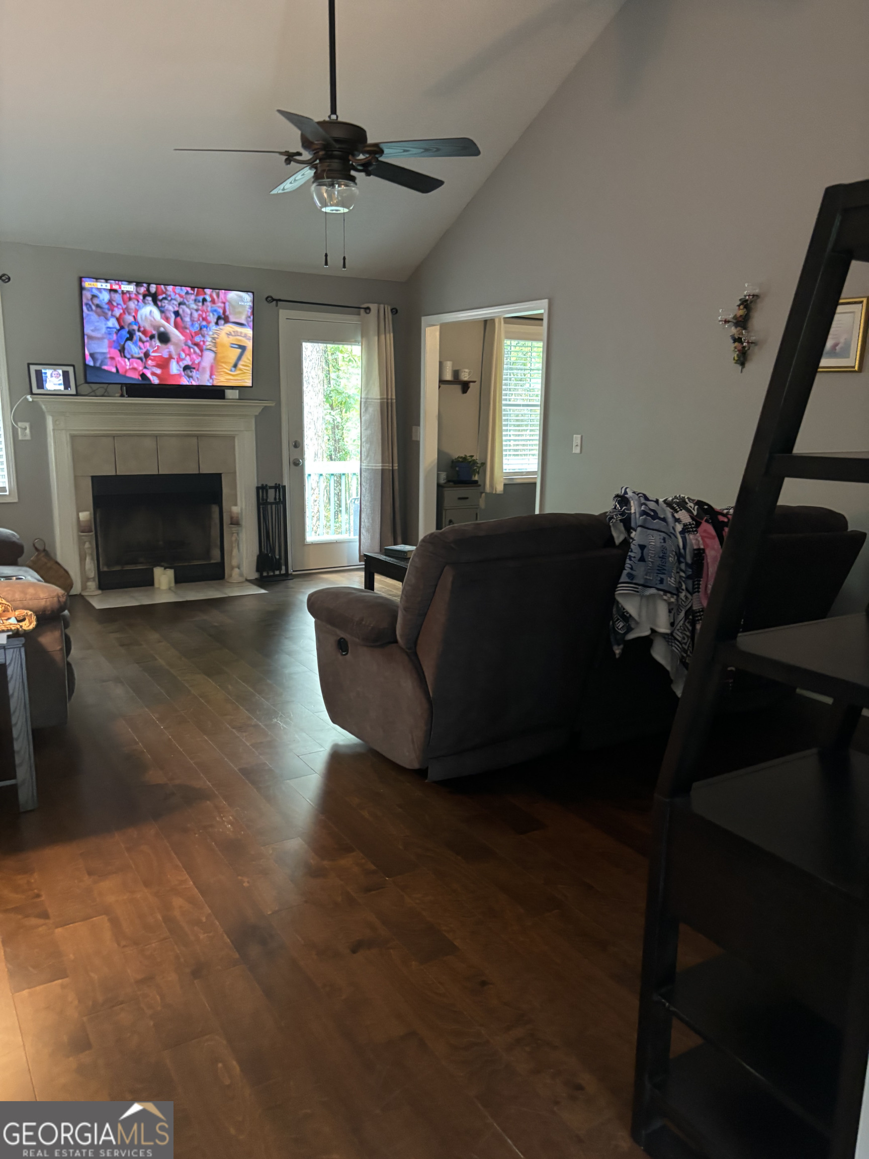 3009 Lakeview PKWY