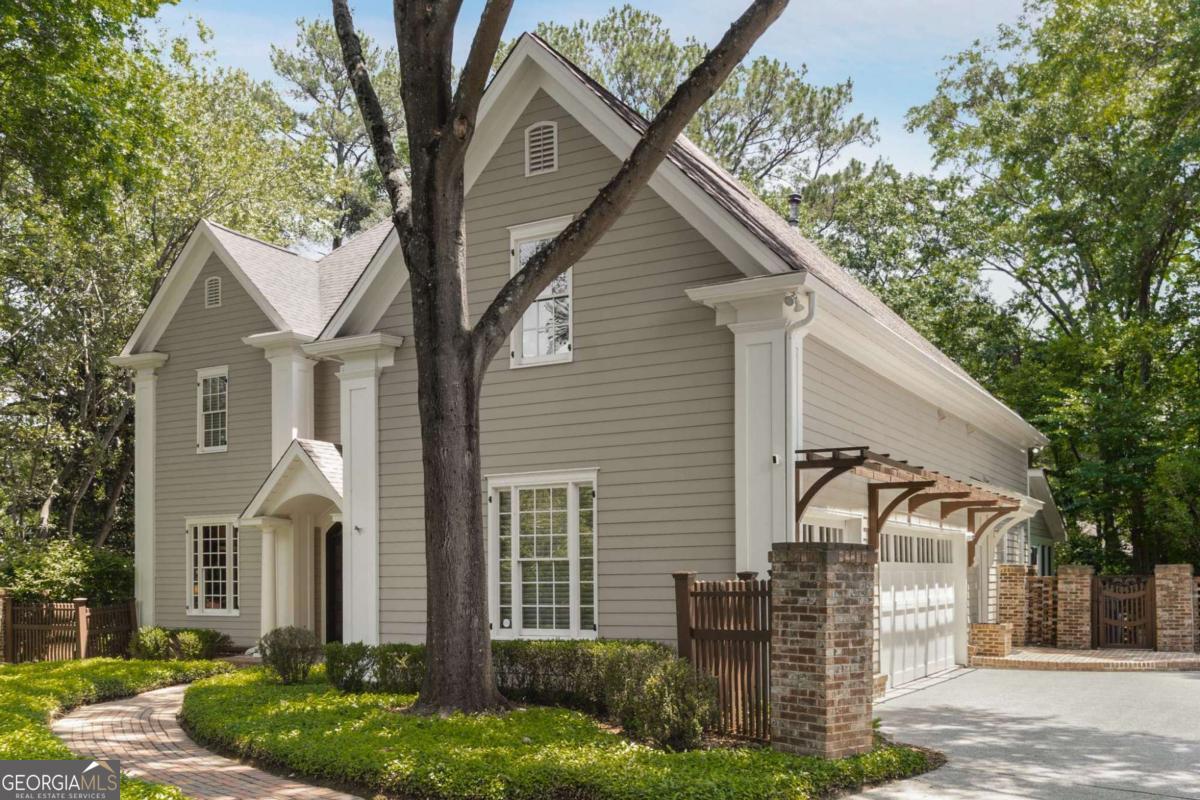 2375 HYDE PARK CT NW