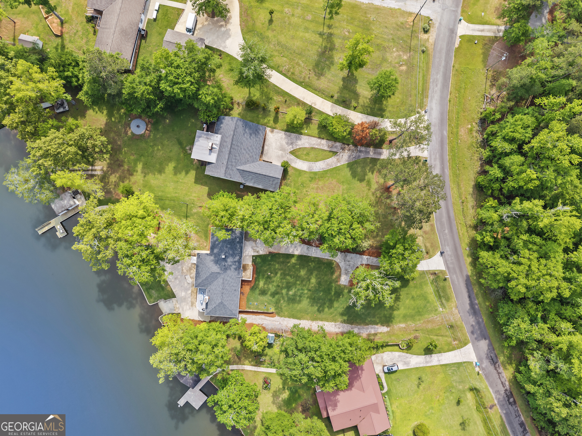 307 W Lakeview DR NE