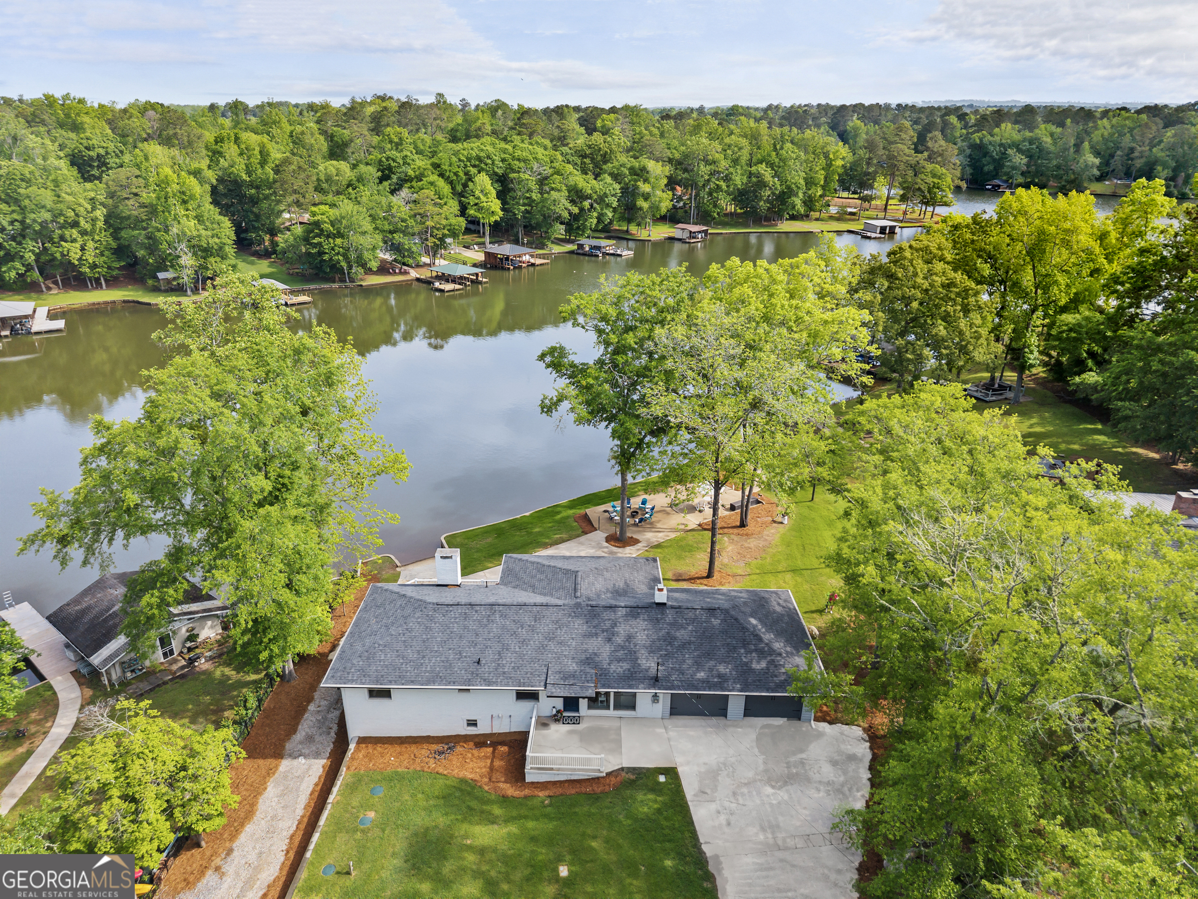 307 W Lakeview DR NE