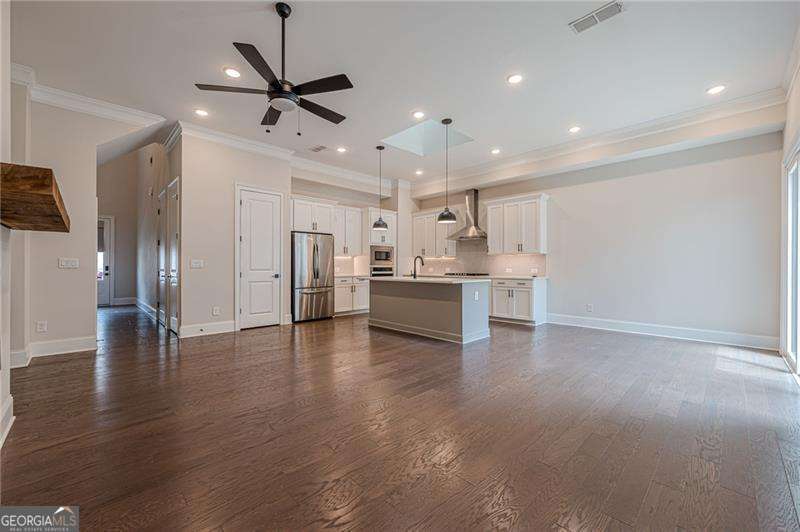 121 Village Green AVE
