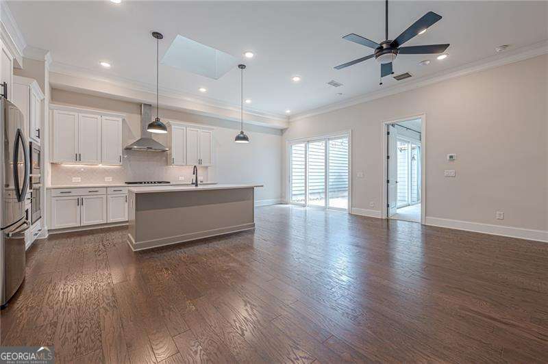 121 Village Green AVE